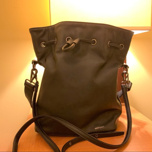Matt and Nat (Bucket Bag) - Picture 3 of 10